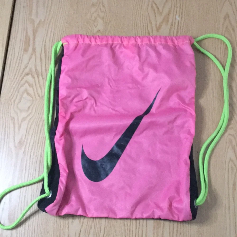 Bundle of 2 Vintage Nike Just Do It & Hooters Bags/Backpacks Great for Traveling